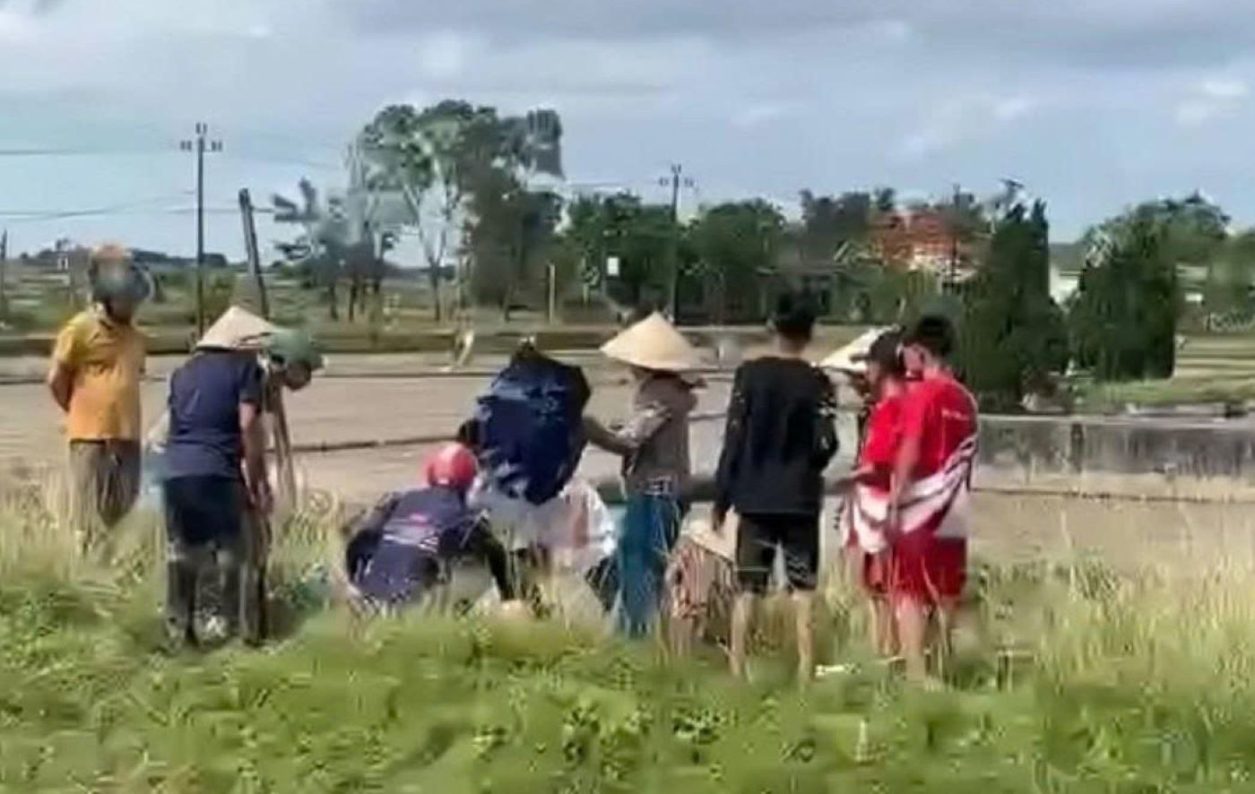 Học sinh lớp 7 đuối nước do sẩy chân xuống bờ kênh