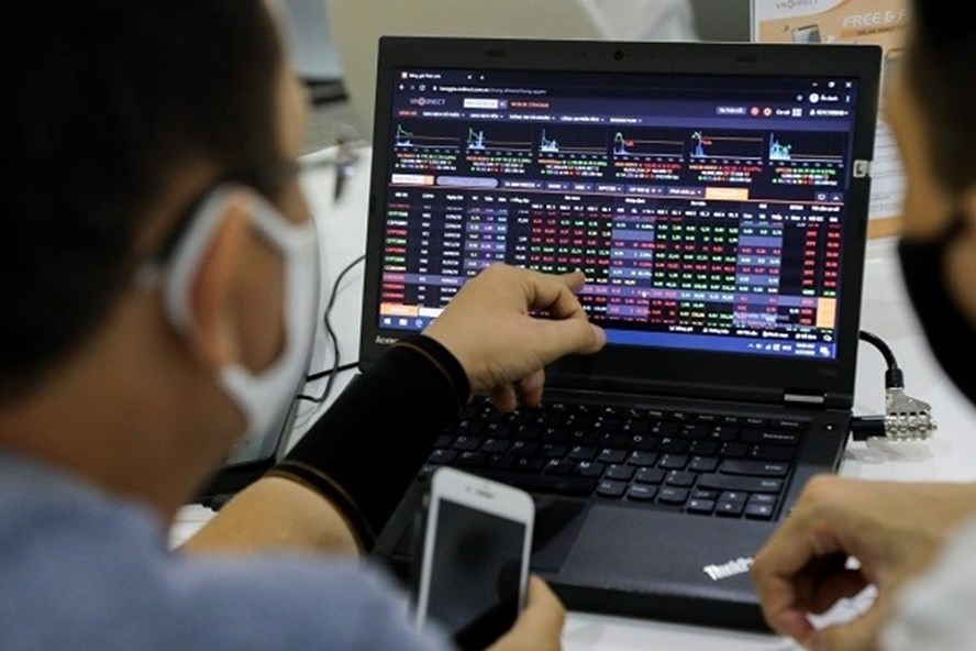 El mercado de valores se acerca a la actualizacion. Foto: Le Toan