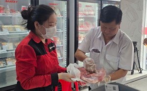 Cựu nhân viên C.P đăng tin, cửa hàng lên tiếng