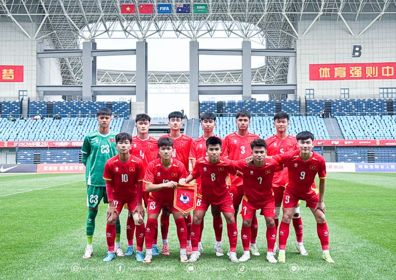 U16 Vietnam meets U16 China at an international friendly tournament. Photo: VFF