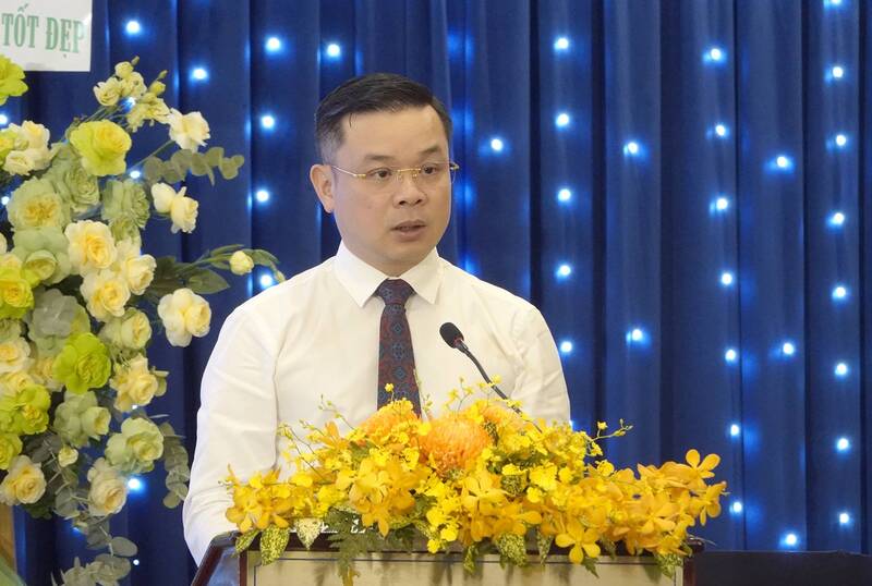 Chu tich UBND tinh Do Huu Huy phat bieu. Anh: TT Dan