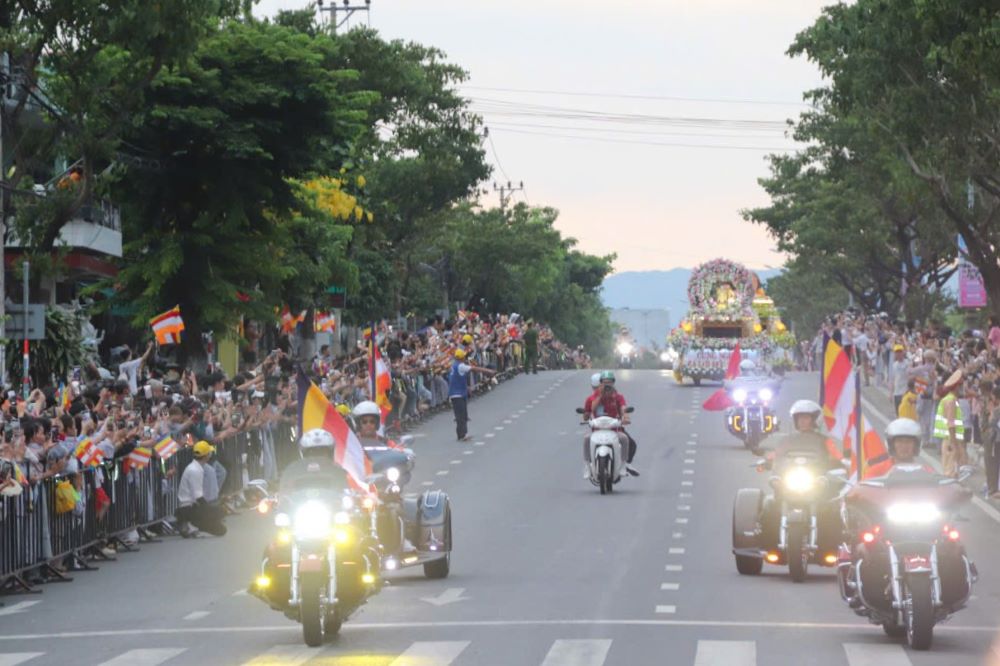 Millions of people flock to Quan The Am Pagoda in Da Nang to worship the Buddha. Photo: Nguyen Linh