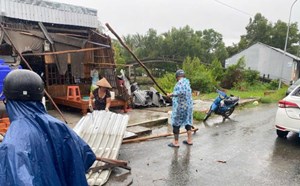 Khẩn trương hỗ trợ người dân khắc phục hậu quả lốc xoáy