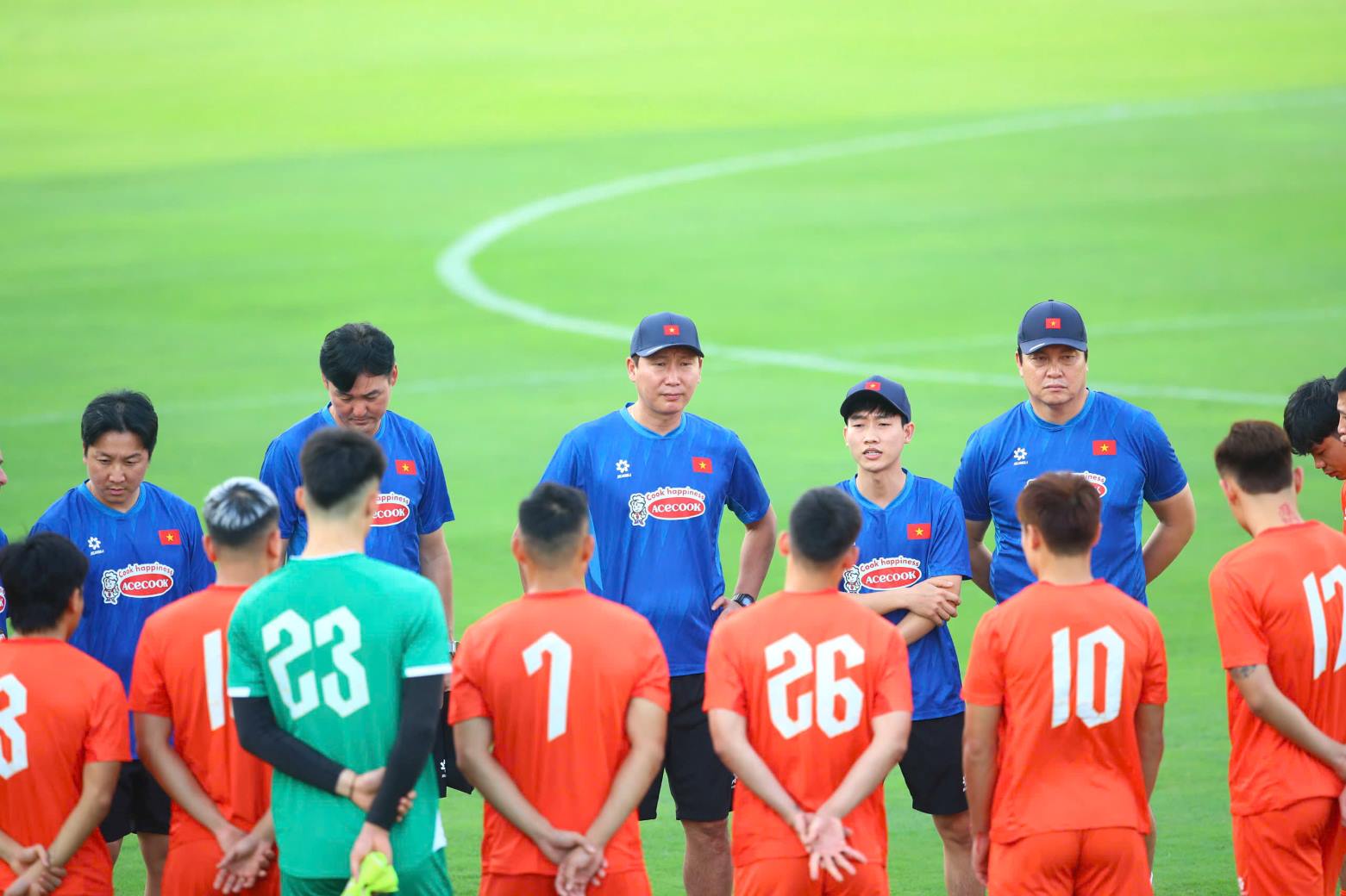 Vietnam recluto la primera sesion de entrenamiento en la tarde del 30 de mayo. Foto: VFF