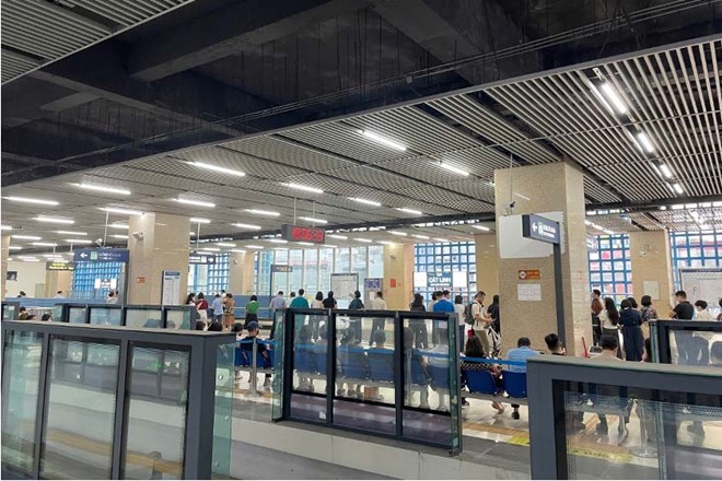 Tàu điện Cát Linh - Hà Đông gặp sự cố, mất gần nửa tiếng khắc phục