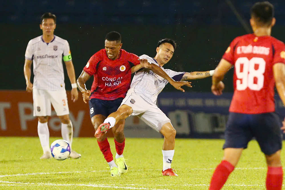 Truoc doi thu duoc danh gia kha cao, Binh Duong chu dong thi dau an toan ngay sau tieng coi khai cuoc.
