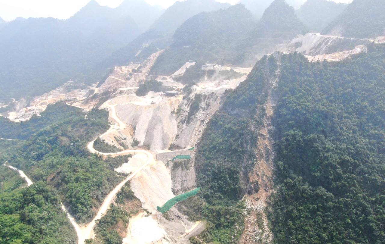 Stone mining area of Viet Long Stone Mining and Processing Company Limited in Coc Bo village, Lieu Do commune. Photo: Van Duc.