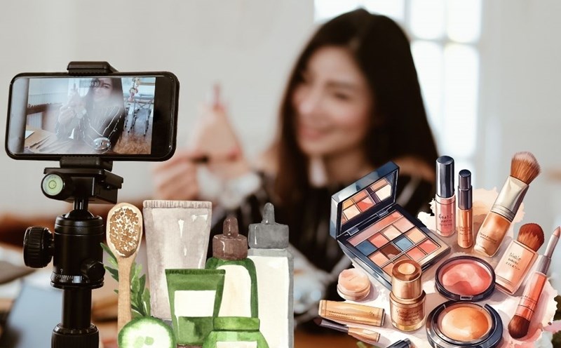 Cosmetics include sunscreen, shower gel, facial care... Graphics: Huong Giang