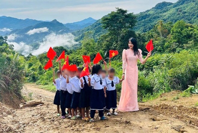 Trúng tuyển rồi bị tạm dừng, giáo viên ở miền núi Quảng Nam được trao lại cơ hội