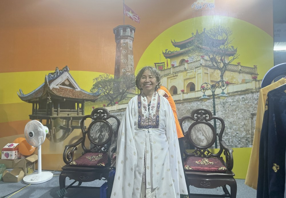 Tai day, du khach duoc tu van va gioi thieu cac tour du lich uu dai trai nghiem Ha Noi cung nhu cac diem den trong nuoc va quoc te. Dac biet, trong khuon kho le hoi se co nhung chuong trinh khuyen mai dac biet cho du khach nhu giam gia khi chup anh check in, uu dai cho nguoi chot tour tai le hoi, tang qua luu niem, vali...