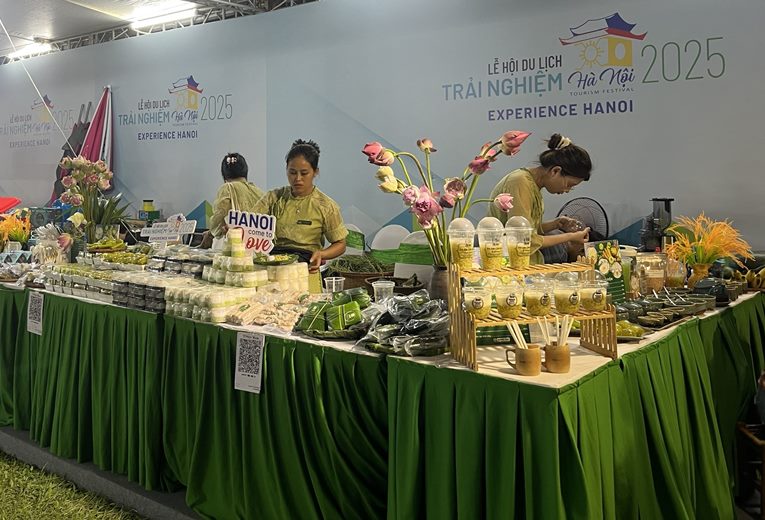 Thuong thuc tinh hoa am thuc Ha Noi va am thuc cac vung mien, tu nhung mon an dan da den dac san tru danh.