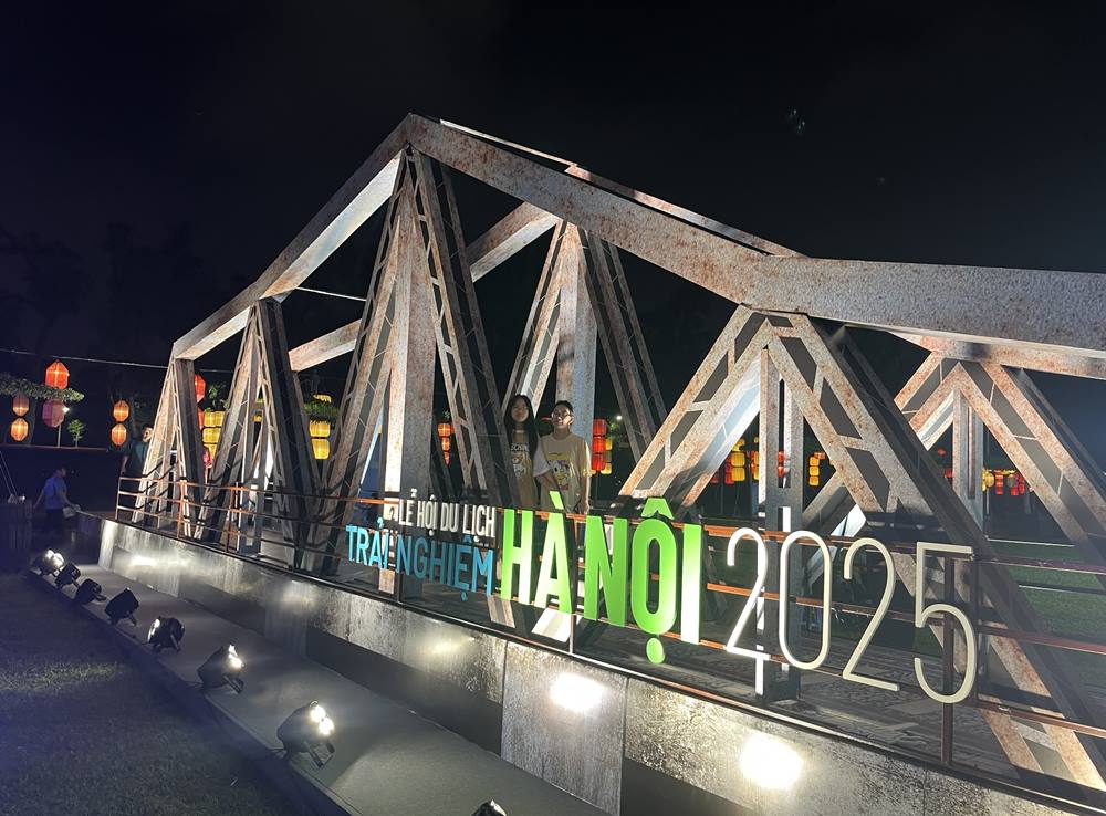 Le hoi Du lich Ha Noi nam 2025 voi chu de “Trai nghiem Ha Noi 2025” dien ra tu 30.5-1.6, la hoat dong xuc tien du lich thuong nien, quan trong tren dia ban Thanh pho; ton vinh gia tri di san van hoa, lich su, quang ba diem den, san pham, dich vu du lich dac sac cua Thu do; thu hut khach du lich trong nuoc va quoc te den voi Ha Noi, diem den “An toan - Than thien - Chat luong - Hap dan”.