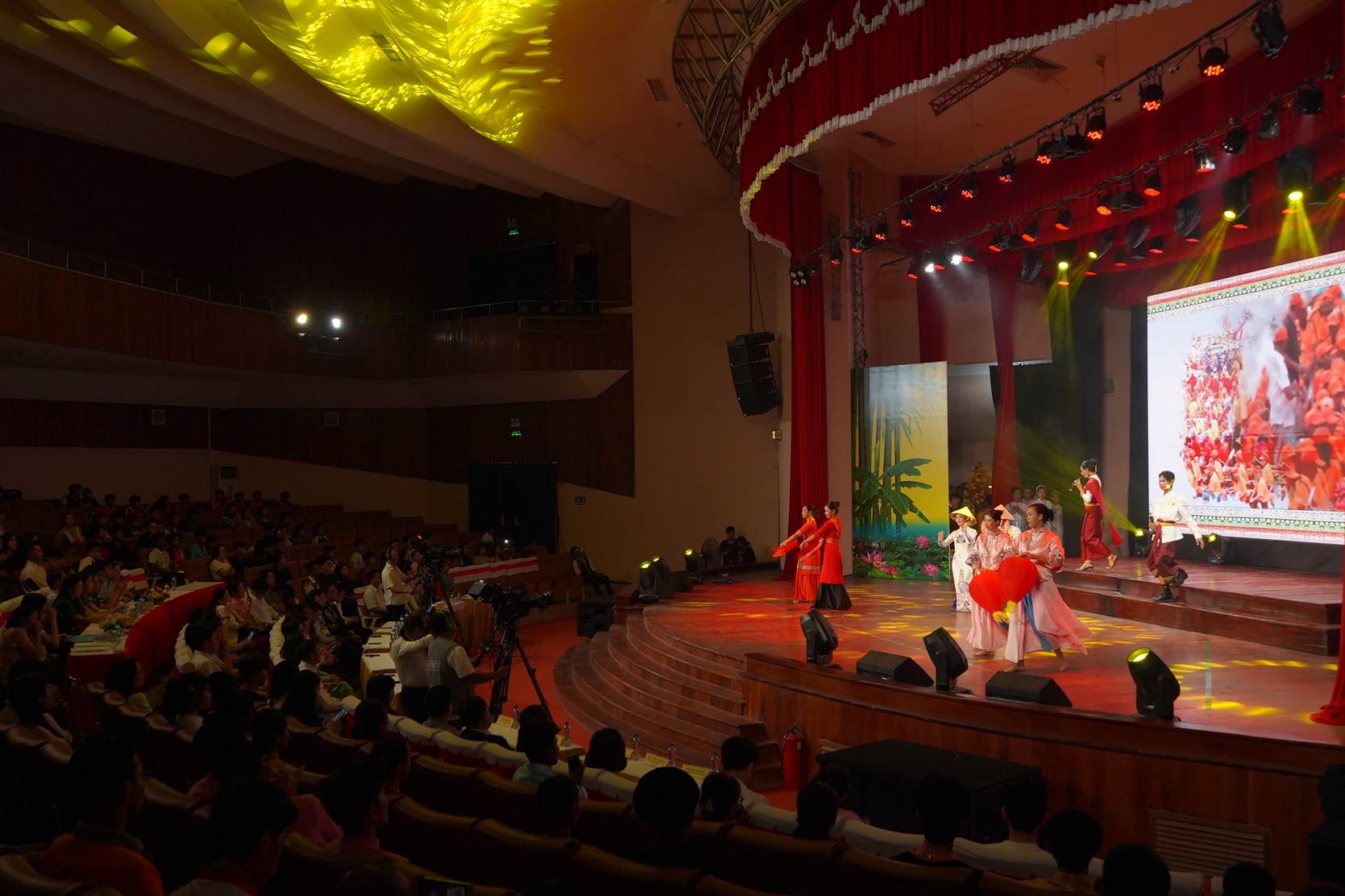 Quang cảnh chương trình giao lưu tại Cần Thơ. Ảnh: Tạ Quang