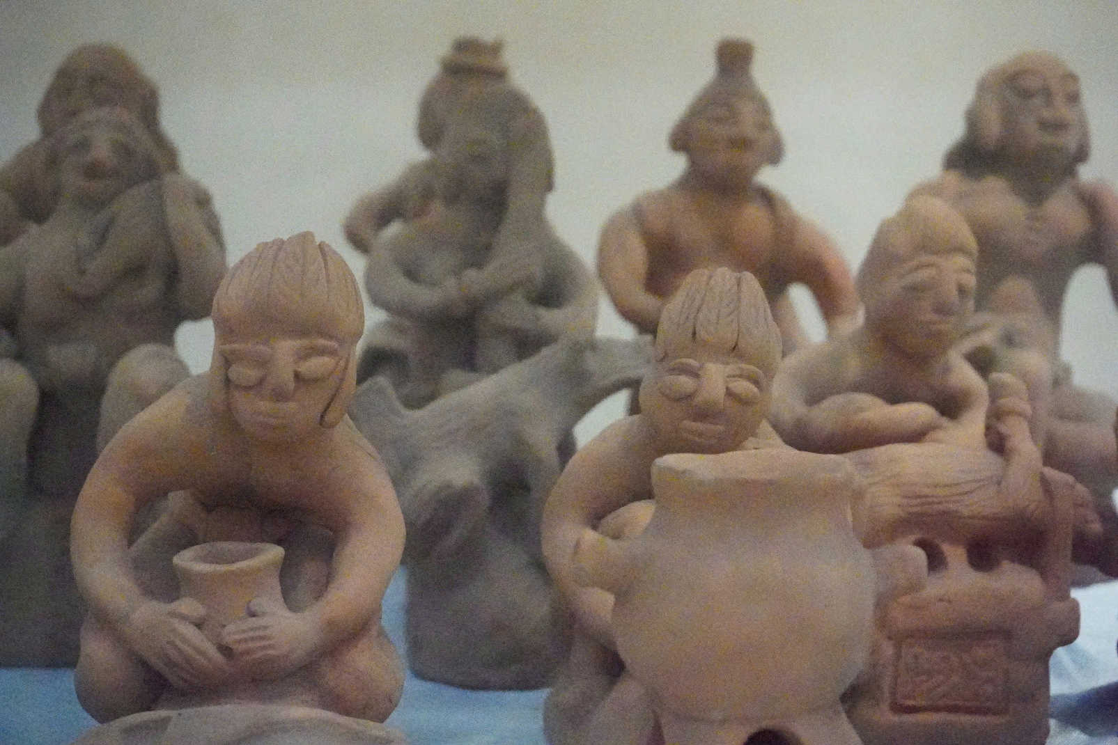 Bo tuong nguoi dan ong voi doi song.