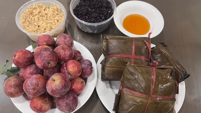 Foods to eat on Doan Ngo Lunar New Year. Photo: Anh Trang
