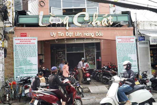 Long Chat Quan Ho Chi Minh City posted a letter of thanks and apology to customers and partners. Photo: Ha May
