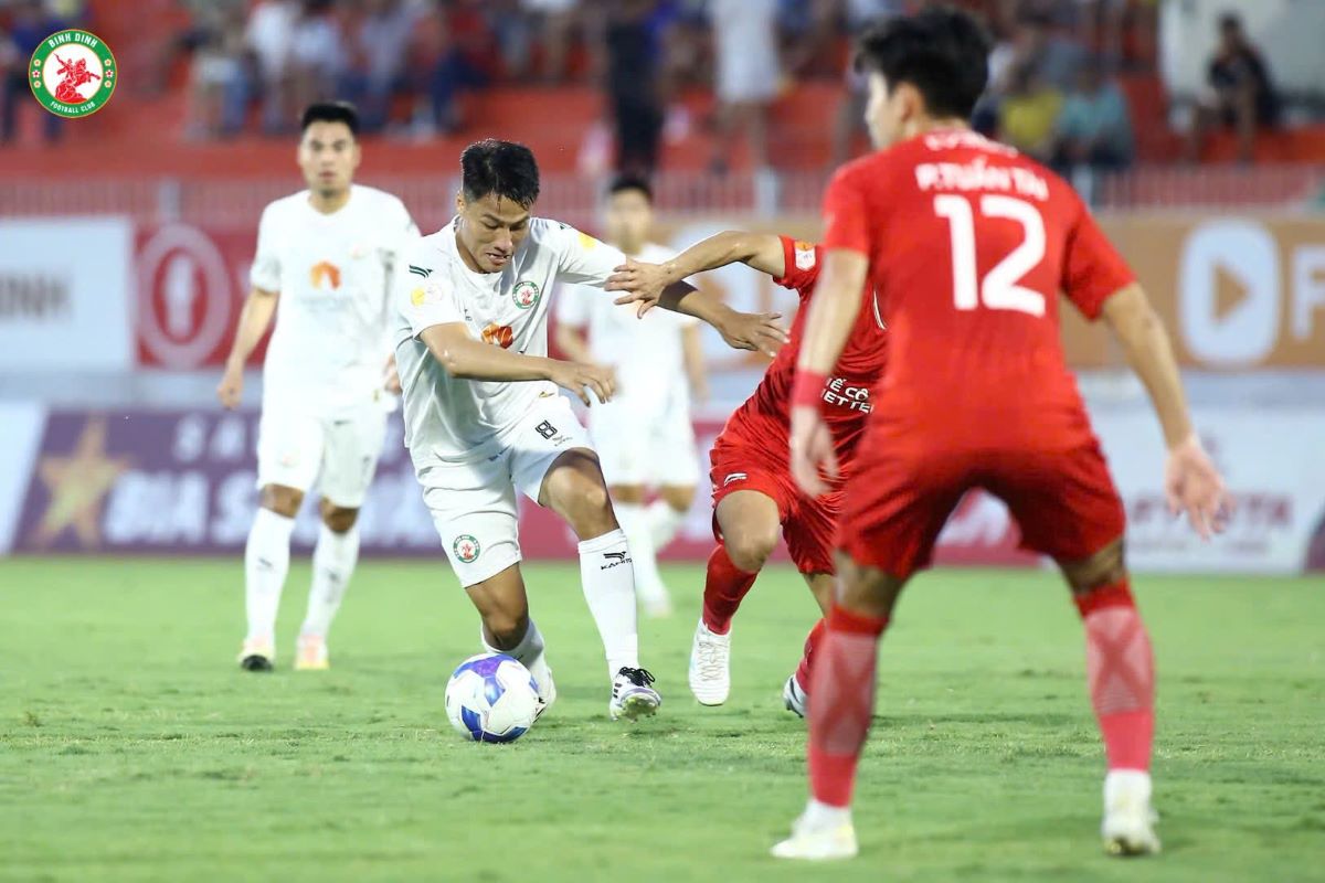 Binh Dinh will open up a great opportunity to stay in the league if they defeat Hanoi Police in the make-up match. Photo: Binh Dinh Club