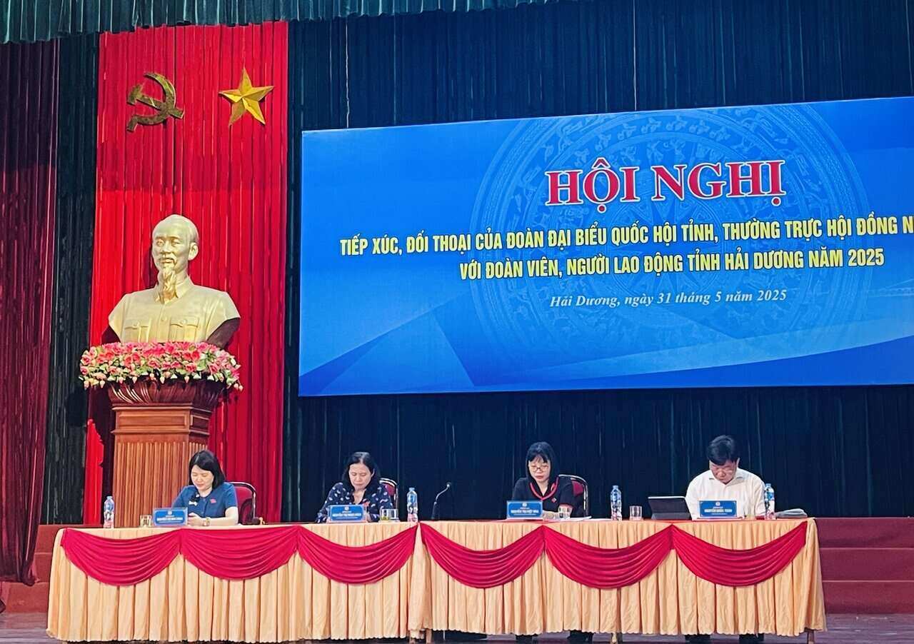 La reunion y el dialogo de la delegacion de la Asamblea Nacional Provincial, el Comite Permanente del Consejo Popular Provincial con miembros y trabajadores. Foto: Mai Huong