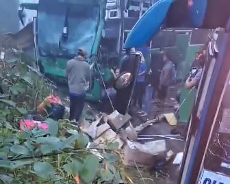 Scene of the traffic accident between 2 passenger cars. Photo: Bao Trung