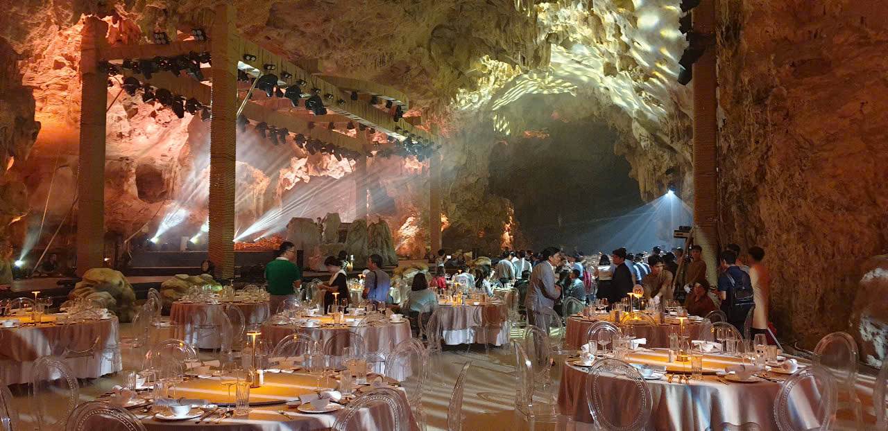 The stage inside the million-year-old cave on the shore of Bai Tu Long Bay. Photo: Nguyen Hung