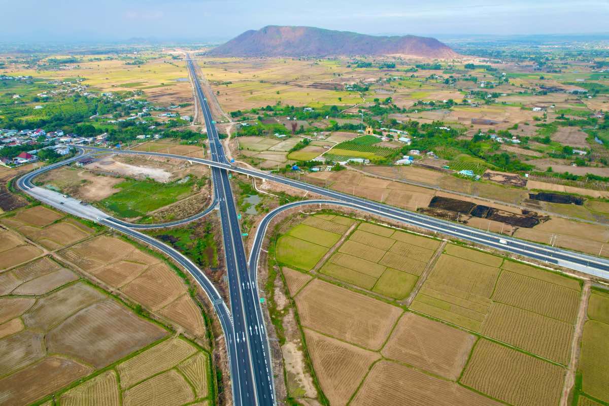 Cao tốc Vĩnh Hảo - Phan Thiết qua toàn tỉnh Bình Thuận. Ảnh: Duy Tuấn 