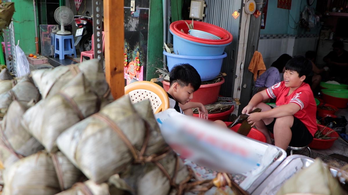 Negocio de Banh u Ba Trang en la ciudad de Ho Chi Minh en el Año Nuevo Lunar.