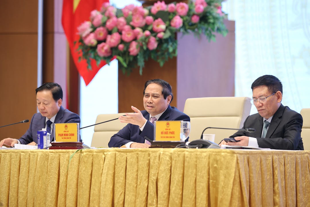Politburo member and Prime Minister Pham Minh Chinh directly discussed and responded to many recommendations and proposals of businesses. Photo: VGP/Nhat Bac