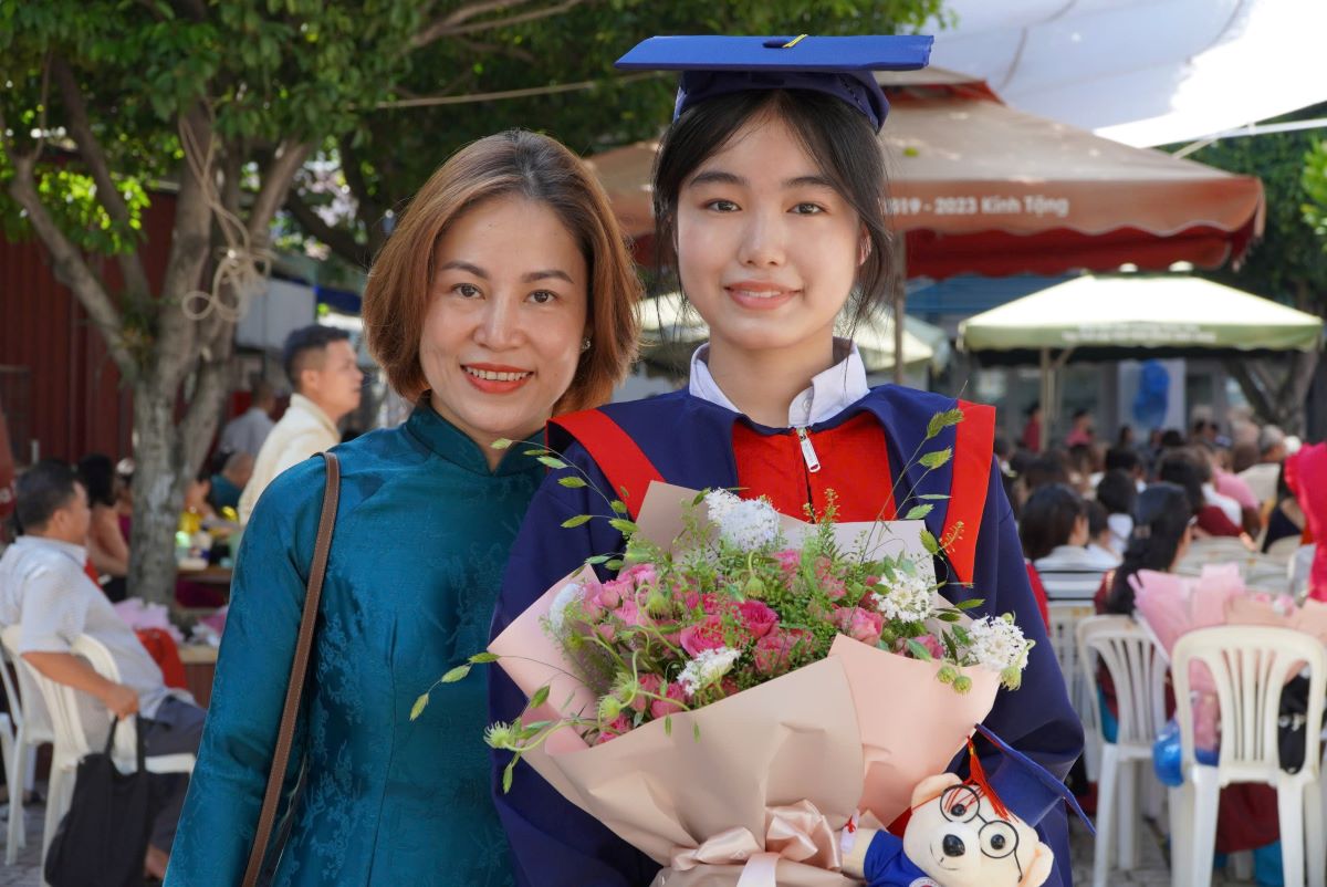 Nhieu phu huynh da co mat tai le tri an va truong thanh