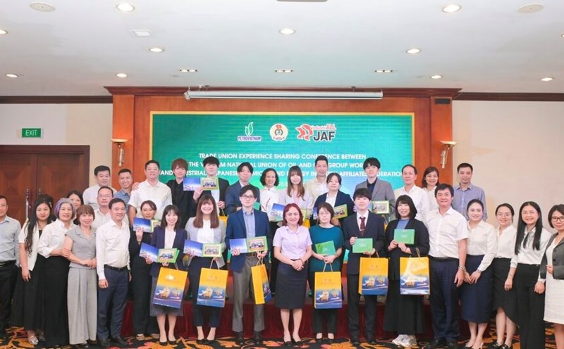 Delegates attending the Workshop "Sharing experiences in trade union activities" discussed cooperation to better protect workers' rights. Photo: Minh Duc