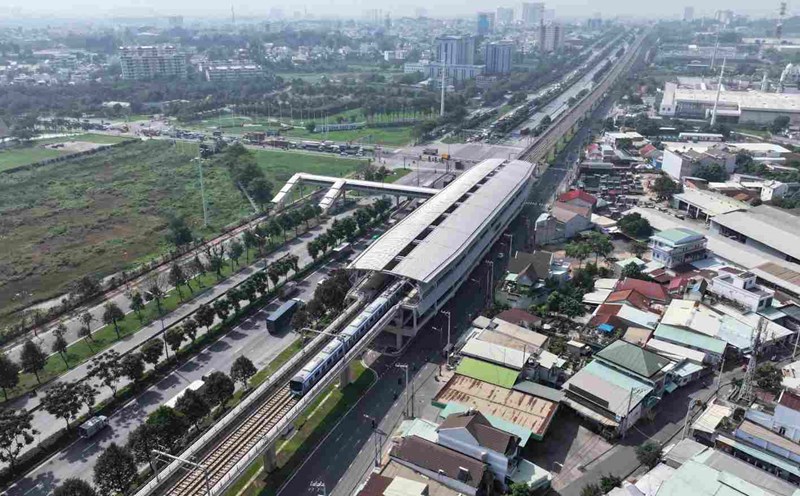 Binh Duong province is studying to invest 2 billion USD to build urban railway line No. 2 connecting Ho Chi Minh City. Photo: Minh Quan