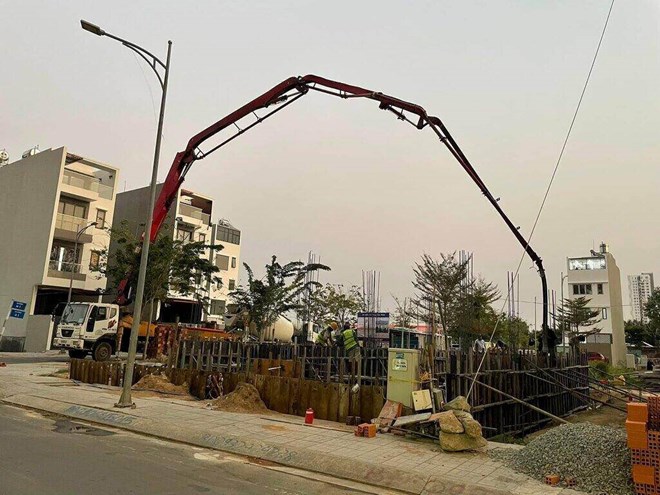 It is necessary to remove the construction permit. Photo: Bao Chuong