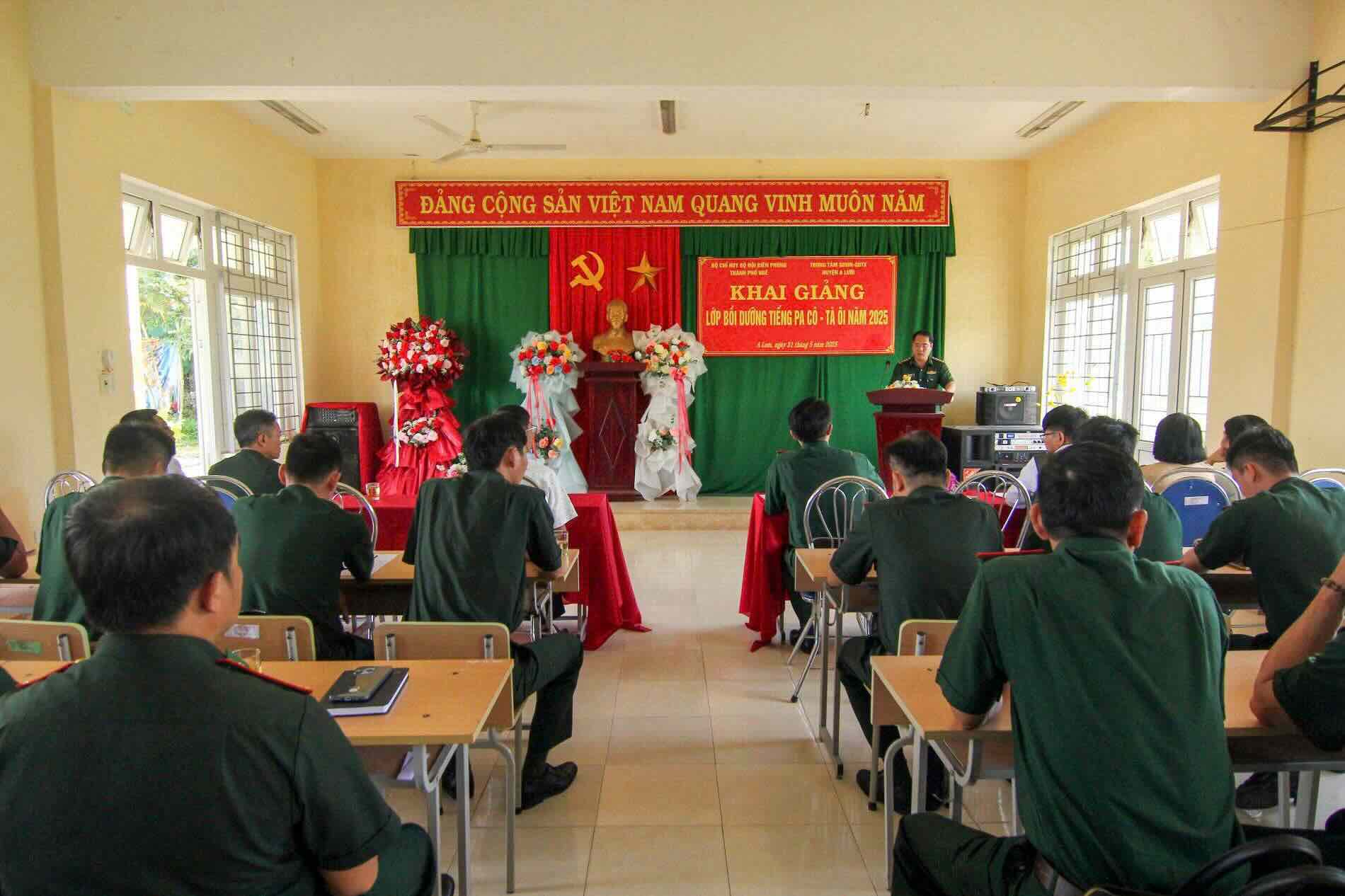 Hue City Border Guard forces participate in the training course. Photo: Vo Tien.