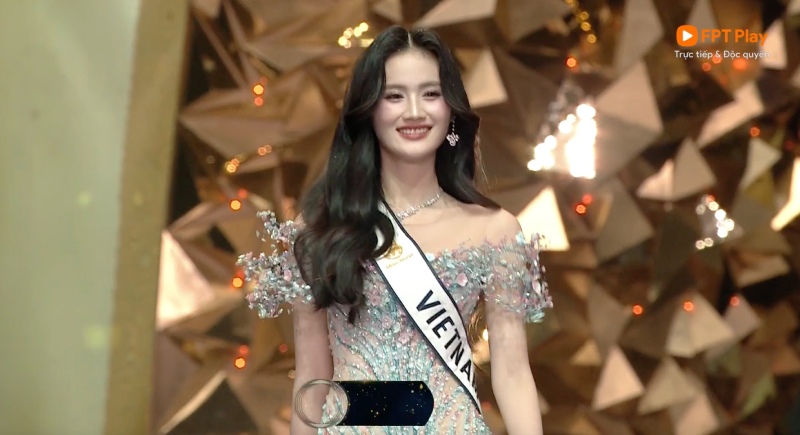 Miss Y NHI se detuvo en el Top 40 Miss World 2025. Corte de fotos de FPT reproducir video