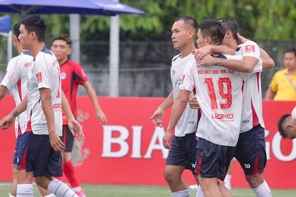 The 2025 Saigon Beer Dragon Cup National 7-a-side football tournament - Southern Region (SPL-S7) officially kicked off in Ho Chi Minh City. Photo: VietFootball