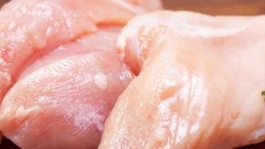 Properly processing chicken breast will have a diet that helps protect kidney health. Photo: Kieu Vu