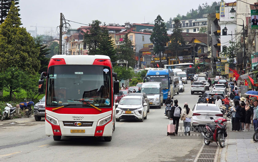 Durante las vacaciones, el ingreso de turismo de Lao Cai alcanza mas de 900 mil millones de dong. Imagen de la ciudad de Ningdao