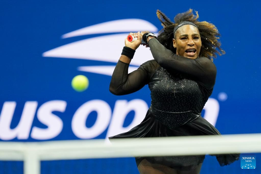 La legendaria tenista Serena Williams en su encuentro en la tercera ronda del US Open 2022 contra Ajla Tomljanovic. Imagen de la agencia Xinhua