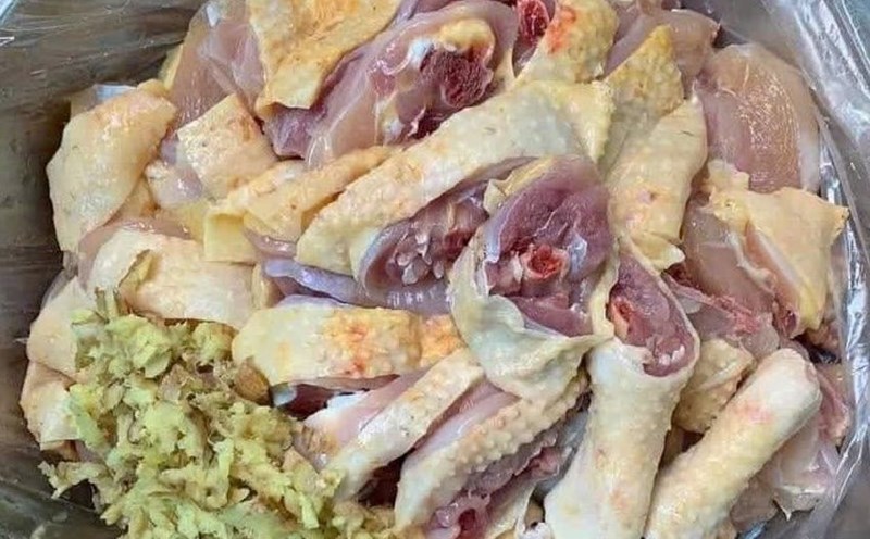 Dandelion chicken is a dish that helps detoxify the liver, fight inflammation, and improve the skin. Photo: Nguyen Loan.