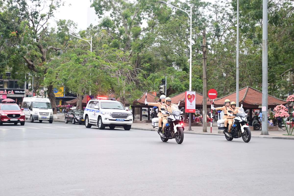 La Marina de la division de transporte sirve para el 70 aniversario de la liberacion. Foto: Policia de la ciudad de Haiphong