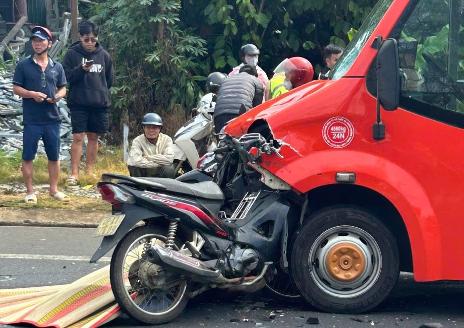 Es el lugar del choque. Imagen de la lampara roja