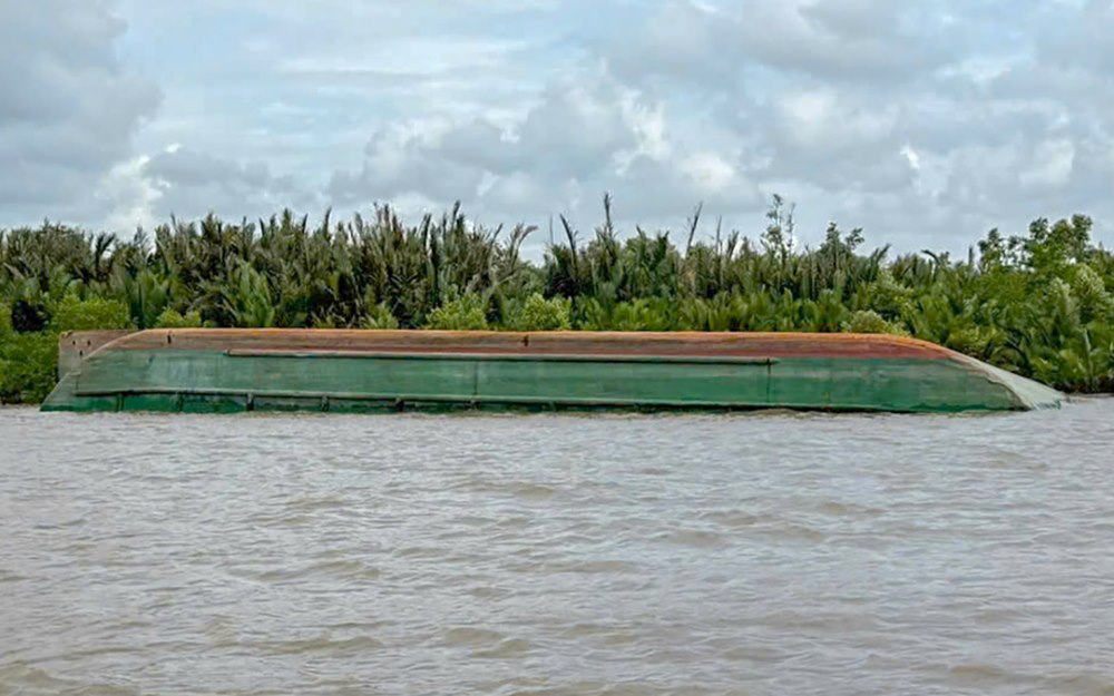 El tren volco a unos 500 metros del lugar del impacto. Foto: Centro de Administracion de Rutas Maritimas
