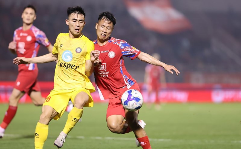 The exciting match between Thanh Hoa and Ho Chi Minh City in V.League is attracting the attention of fans. Photo: VPF