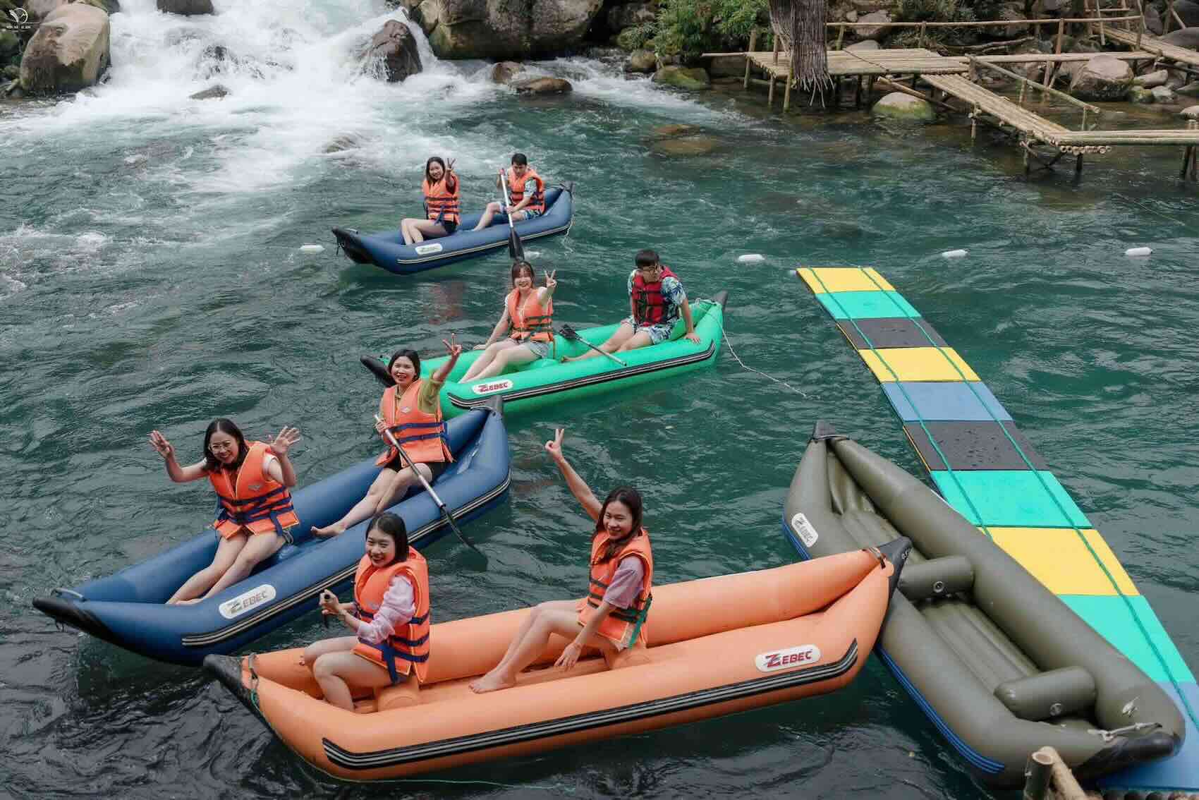 Muchos turistas regresaron a Guangdong durante la festividad del 30 de abril. Foto: El hombre de la espalda