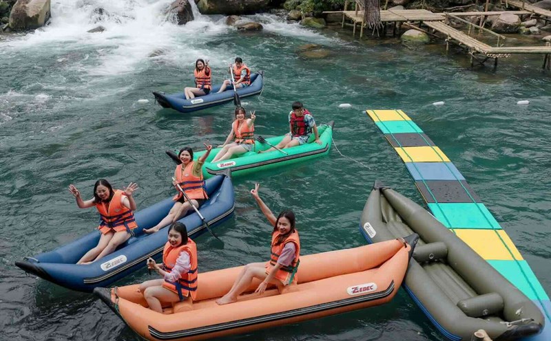 Many tourists come to Quang Binh during the holiday of 30.4-1.5. Photo: Phong Nha - Ke Bang