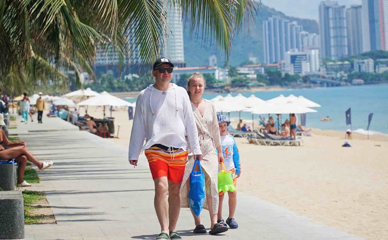 Khanh Hoa welcomed more than 273,000 guests during the April 30 and May 1 holidays. Photo: Huu Long