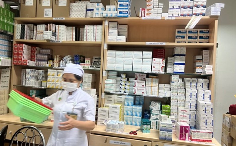 Using medication requires following the doctor's instructions or it will affect the liver. Photo: HUENG Son