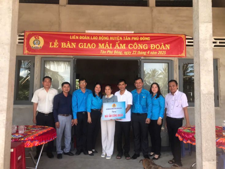La casa de la hermana Tran Ti Huynh Mai esta a punto de ser terminada por la Junta de la provincia de Tien Giang que apoya un edificio de la Union. Imagen de la ciudad de Chan Chan