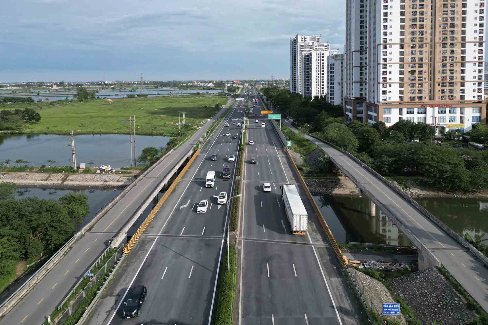 Doan cuoi cao toc Phap Van - Cau Gie thong thoang, o to luu thong thuan loi. Anh: