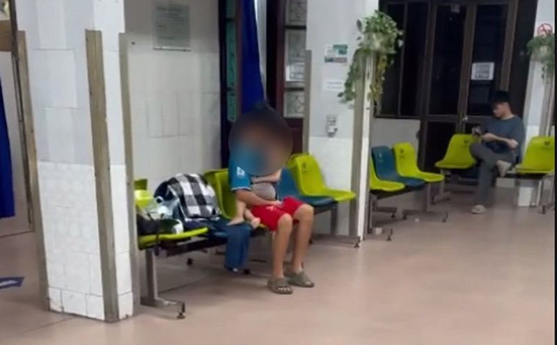 Images in the video of the incident at Nam Dinh General Hospital spread on social media. Photo: Screenshot