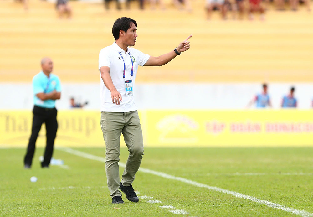 Voi tran hoa nay, Truong Tuoi Binh Phuoc van dung hang 2 tren bang xep hang giai hang Nhat 2024-2025 (vi tri co ve da play-off thang hang), nhieu hon doi bam duoi PVF-CAND 4 diem nhung da choi nhieu hon 1 tran. Huan luyen vien Huynh Quoc Anh cho biet doi bong cua ong van dang co loi the trong cuoc dua voi PVF-CAND.